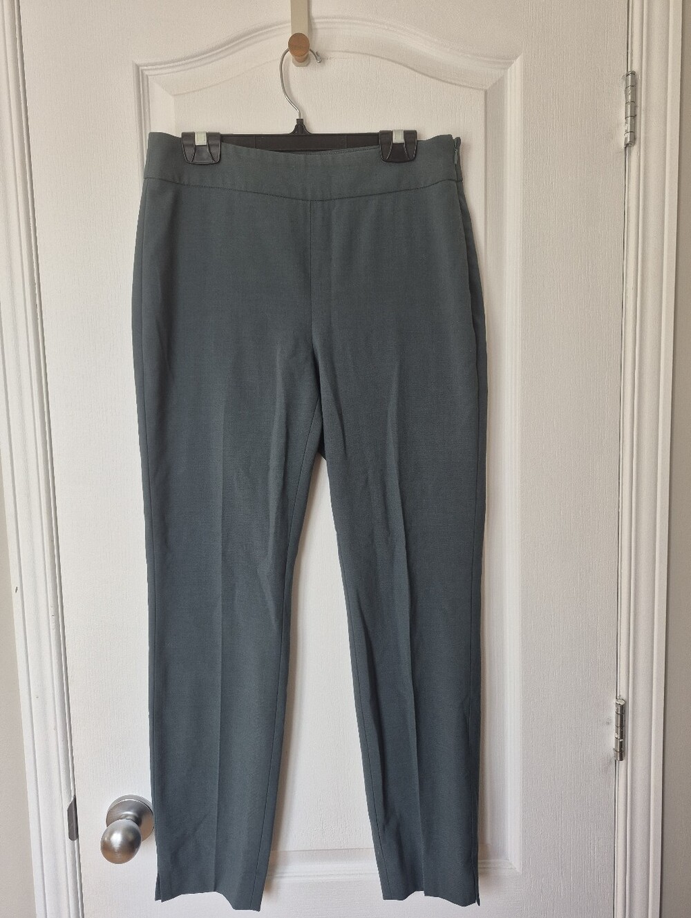 Tailored Women's Straight-Leg Pants in Green